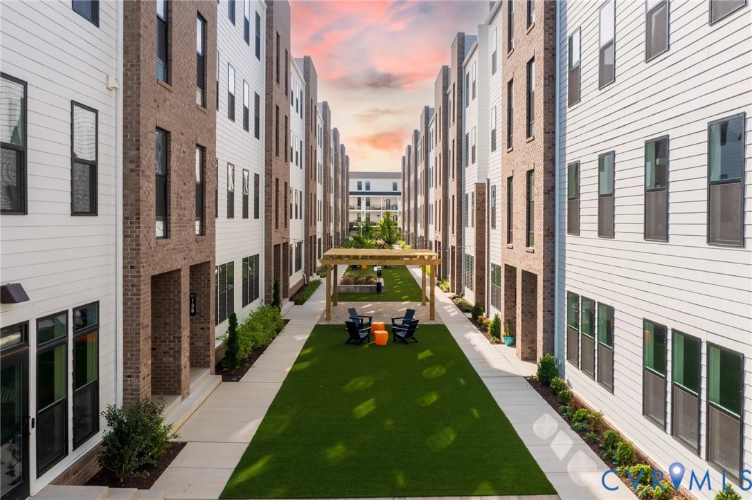 1900 Roseneath Road, Unit 4B Richmond, VA 23230 - Photo 26 of 44 a view of a city with tall buildings
