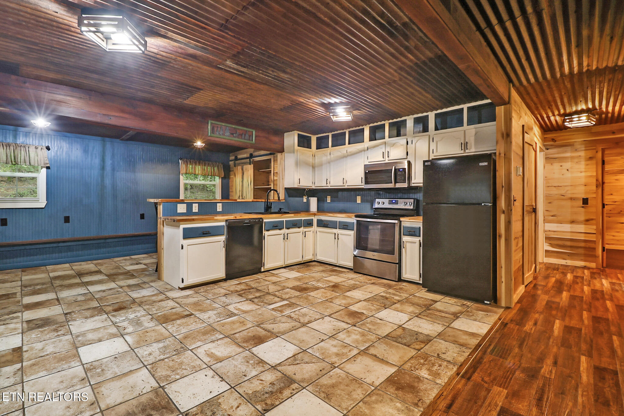 615 East Robbins Road Robbins, TN 37852 - Photo 26 of 44 n44a4039-n44a4043