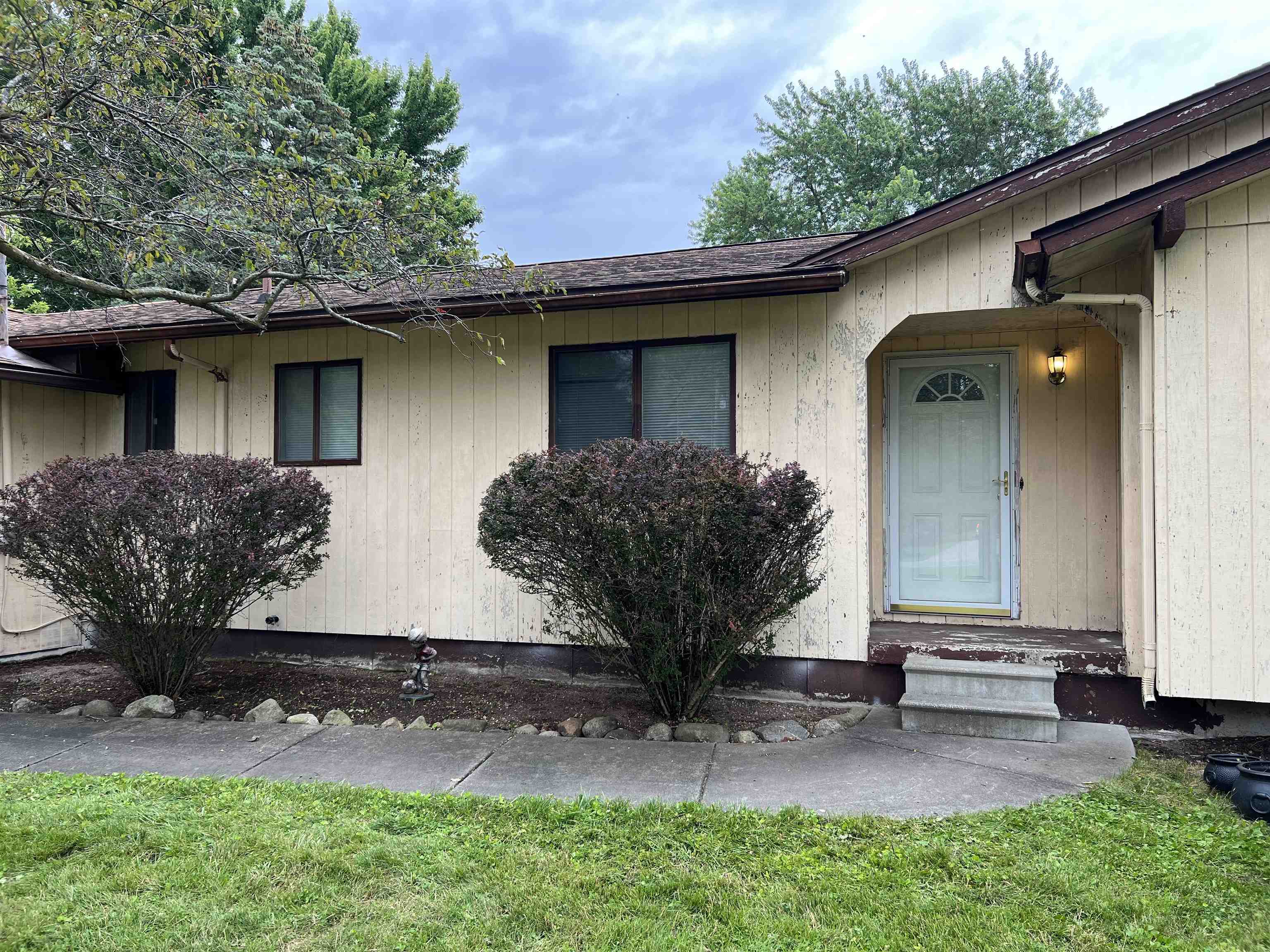 7031 Brewer Road Flint, MI 48507 - Photo 32 of 39 50147774-3e72e862-eb4a-4213-8079-742a3acacf34.JPG
