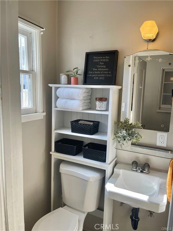 4586 Sunnyside Drive Riverside, CA 92506 - Photo 26 of 36 Second bathroom with shower
