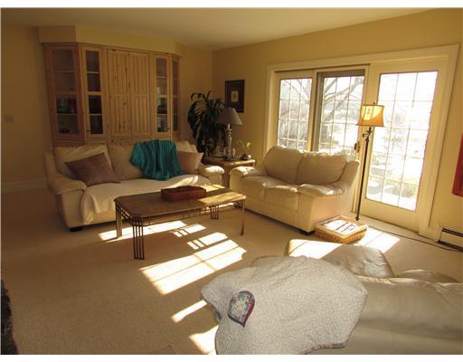 6 Muirfield Road Falmouth, ME 04105 - Photo 4 of 25 Living Room.