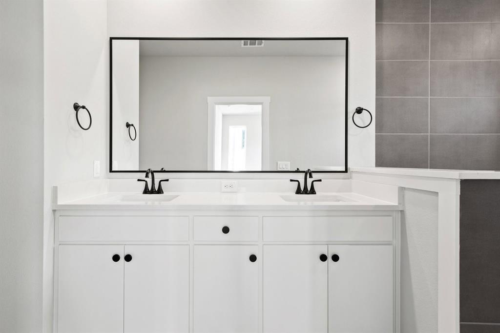 2020 Aldrich Road Celina, TX 75009 - Photo 20 of 32 020-2020AldrichRoad-Celina-TX-75009-PrimaryBathroom.jpg-SMALL