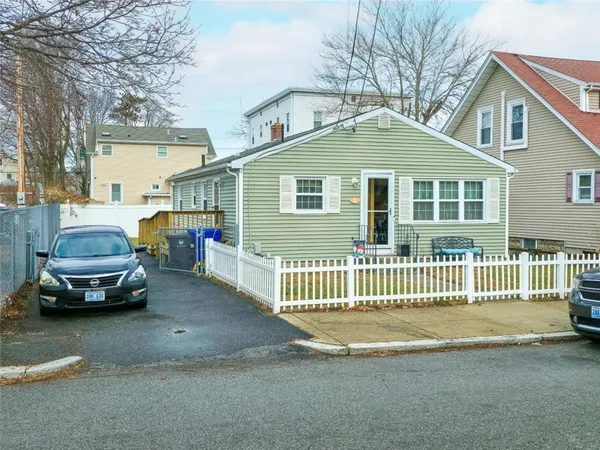 $399,900 | 80 Oakland Avenue, Pawtucket, RI 02861