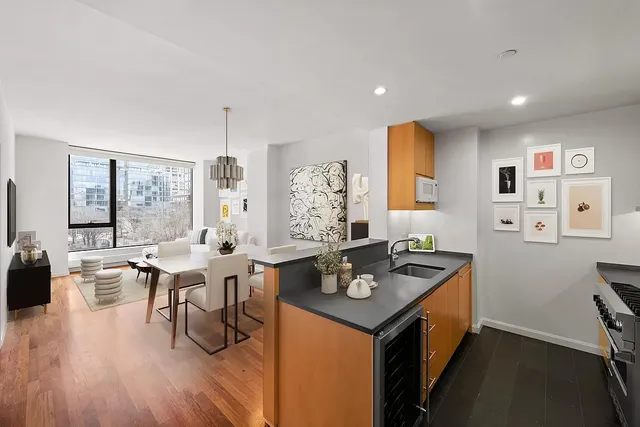$2,800,000 | 255 Hudson Street, Unit 5AW | Hudson Square