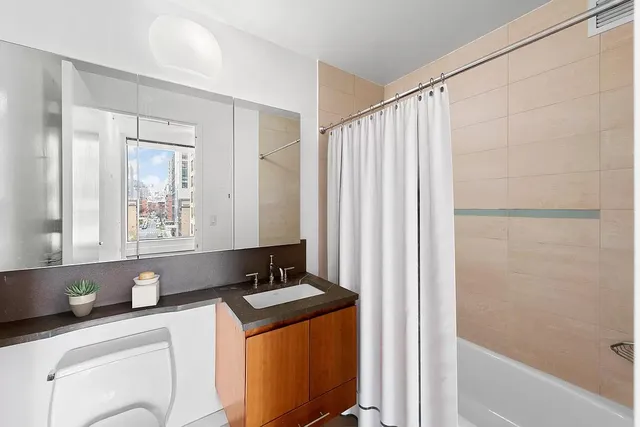 $2,800,000 | 255 Hudson Street, Unit 5AW | Hudson Square