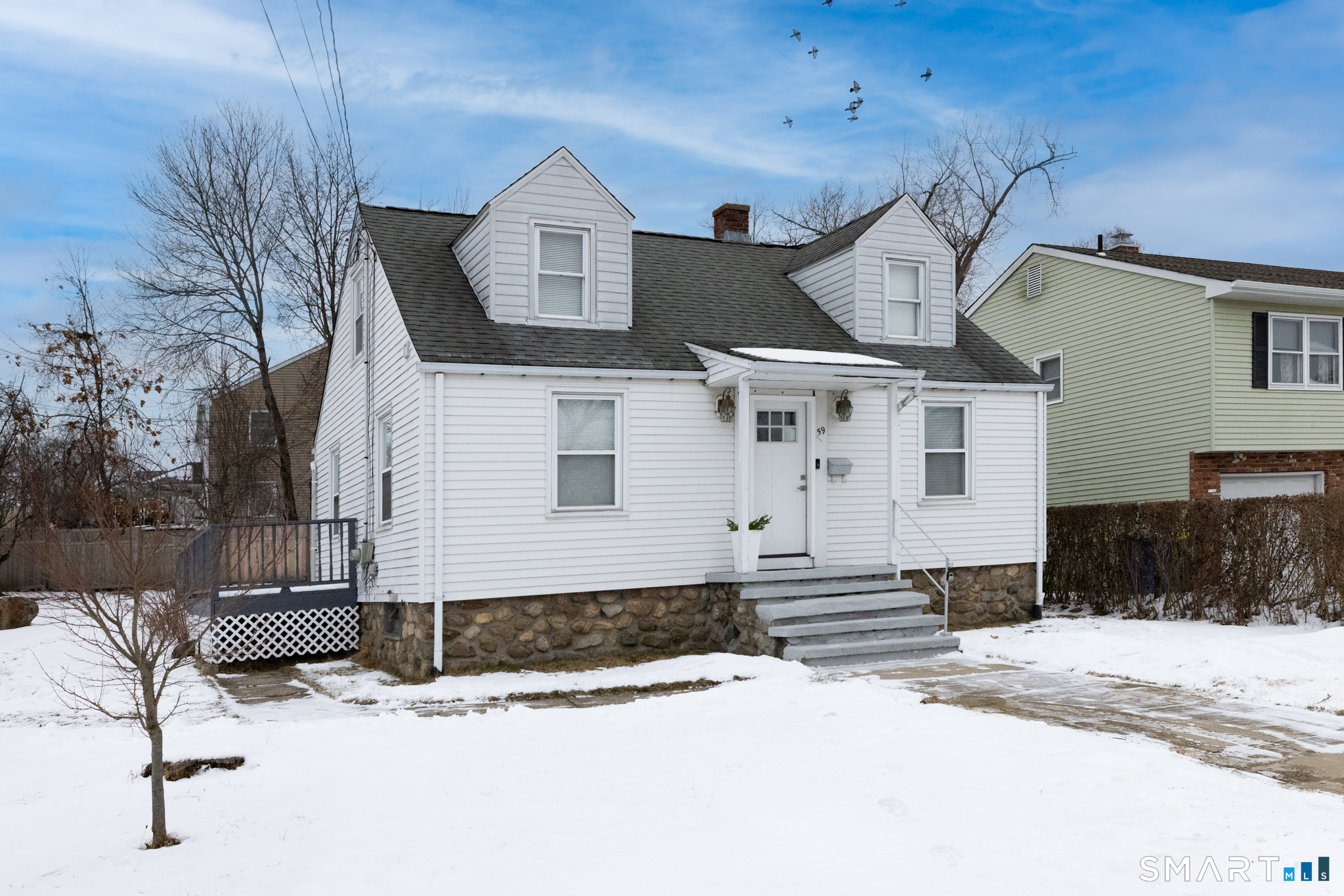 59 Macnamara Street Waterbury, CT 06708 - Photo 4 of 38