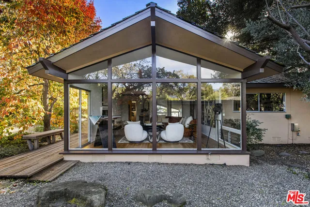 a table and chairs in front of a house