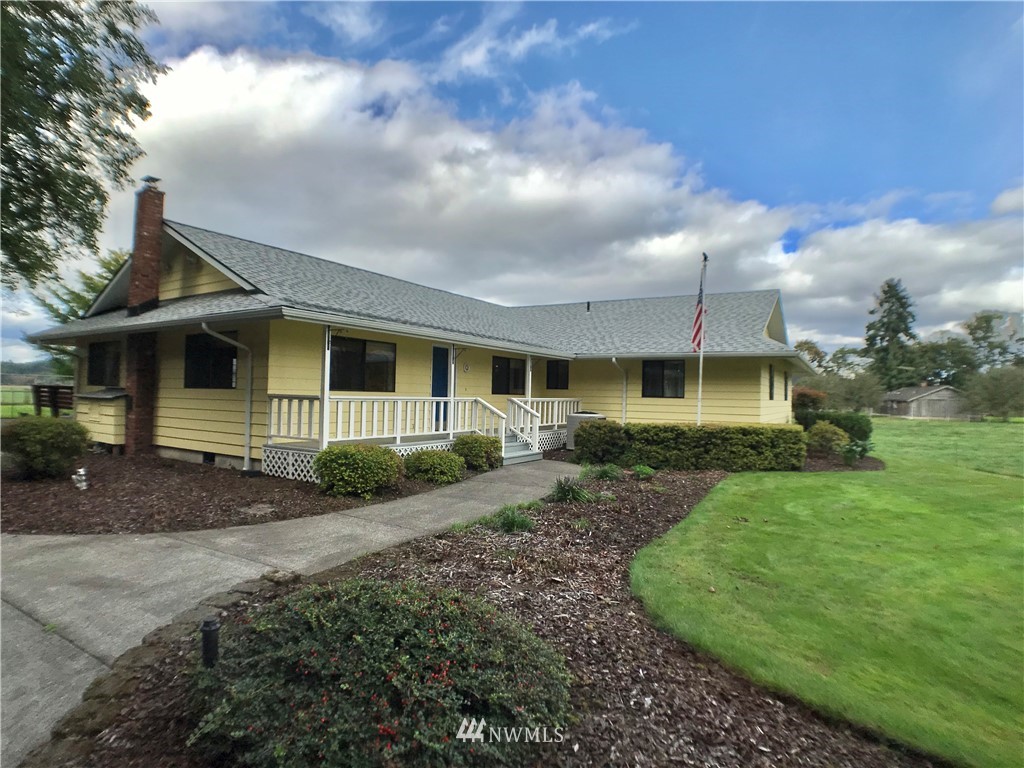523 Wagner Road Centralia, WA 98531 - Photo 3 of 40 a view of a yard in front of house