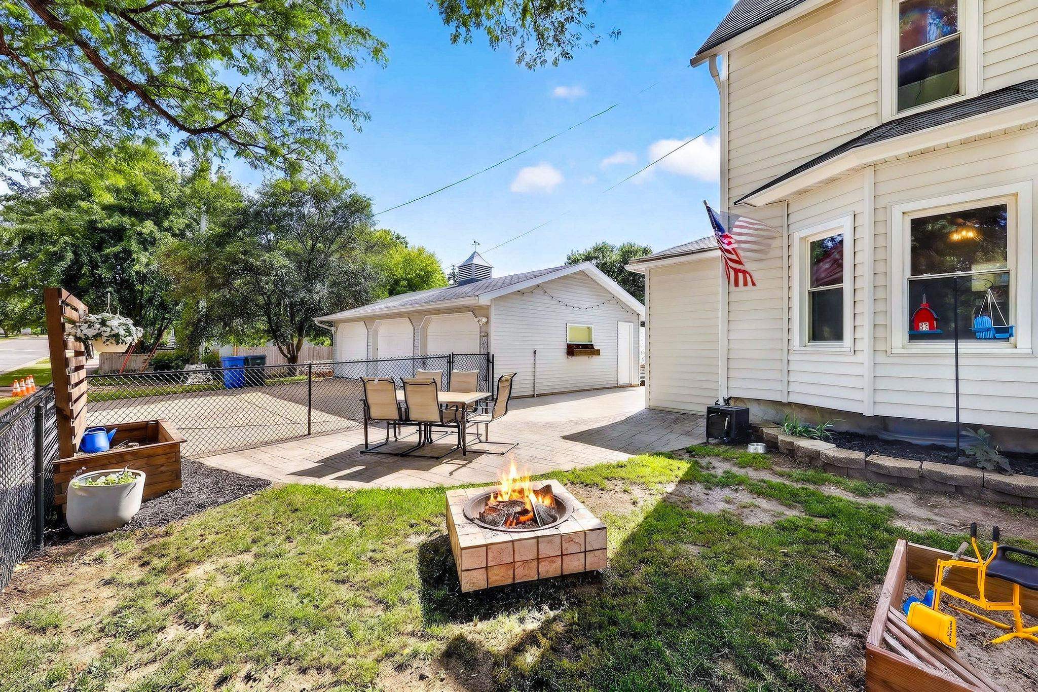 432 6th Street Baraboo, WI 53913 - Photo 4 of 56