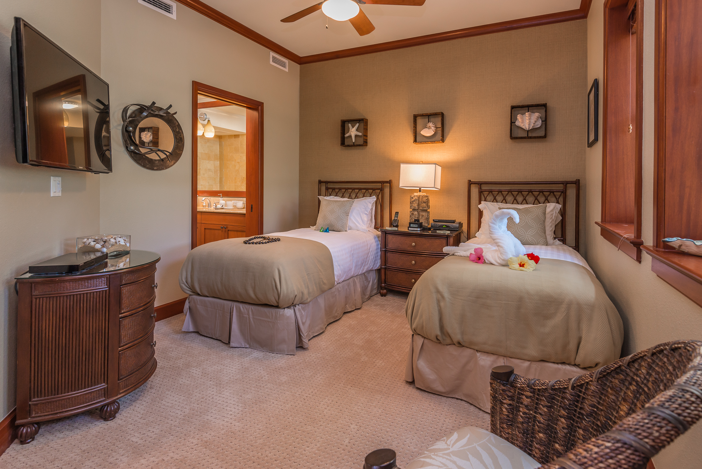 69-1000 Kolea Kai Circle, Unit 9E Waikoloa, HI 96738 - Photo 13 of 27 a bedroom with a bed and tv