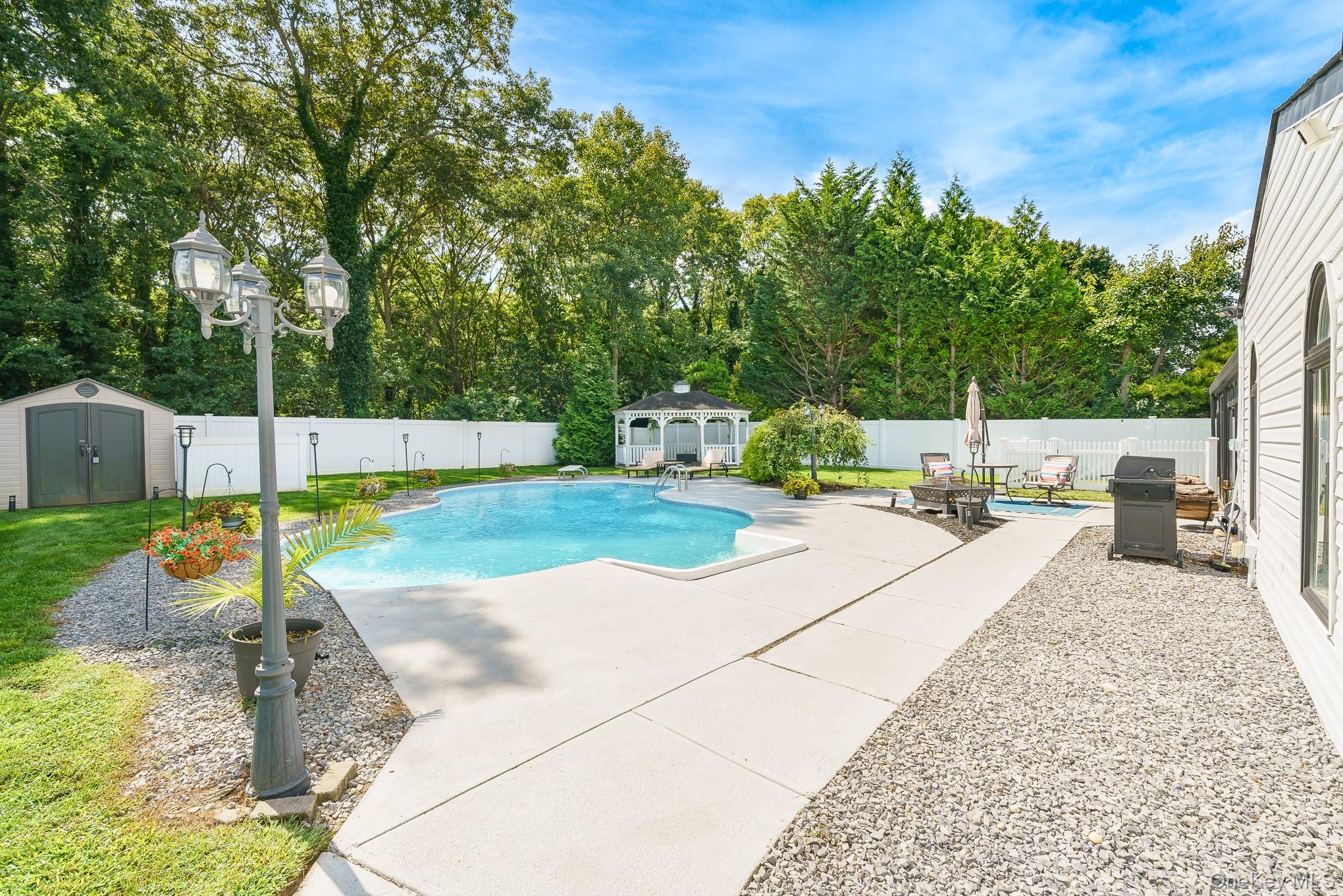 102 Inverness Road Holbrook, NY 11741 - Photo 31 of 50 Gallery Image 31