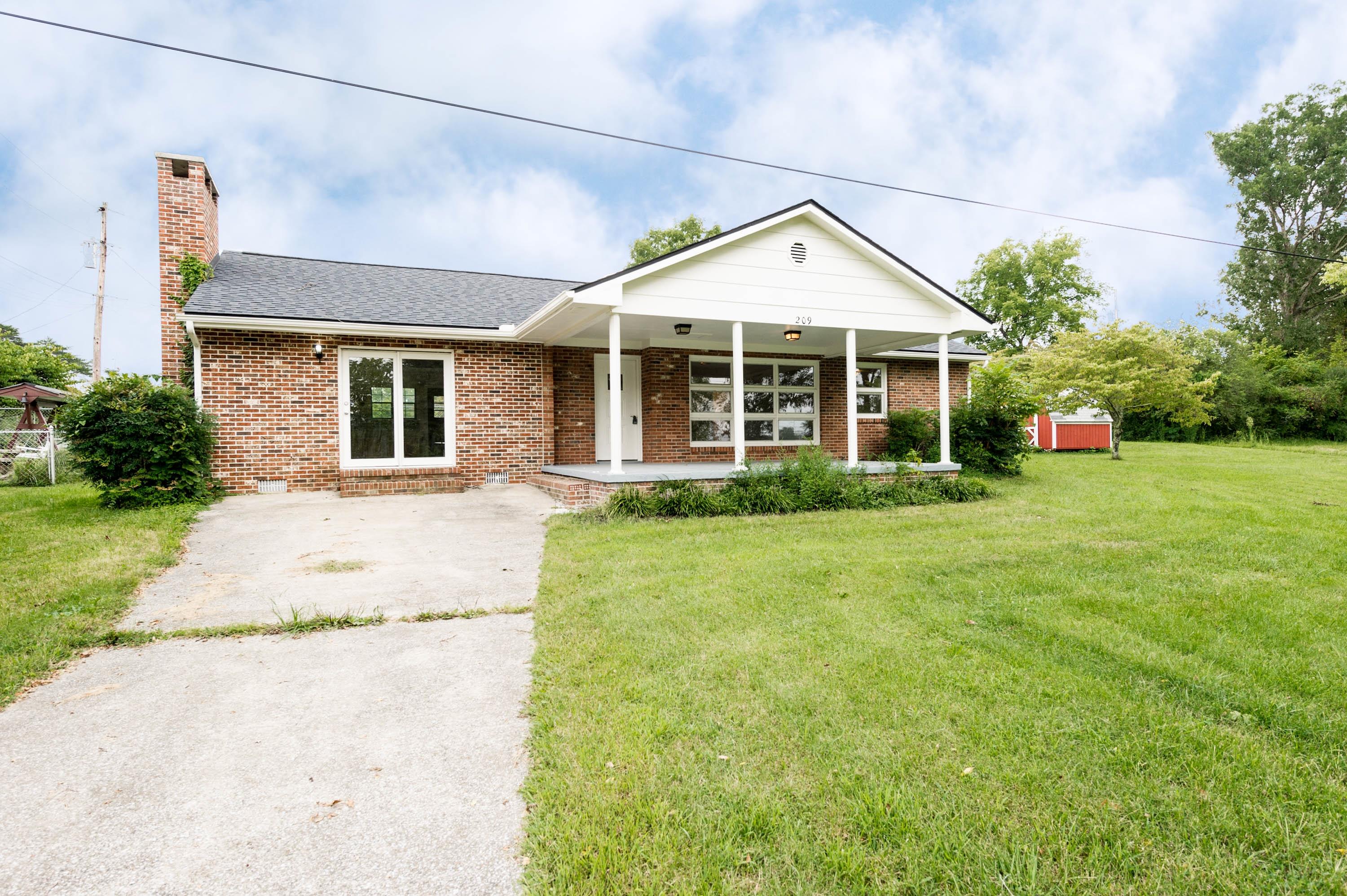 209 South High Knob Road La Follette, TN 37766 - Photo 1 of 16 _F323409-Edit