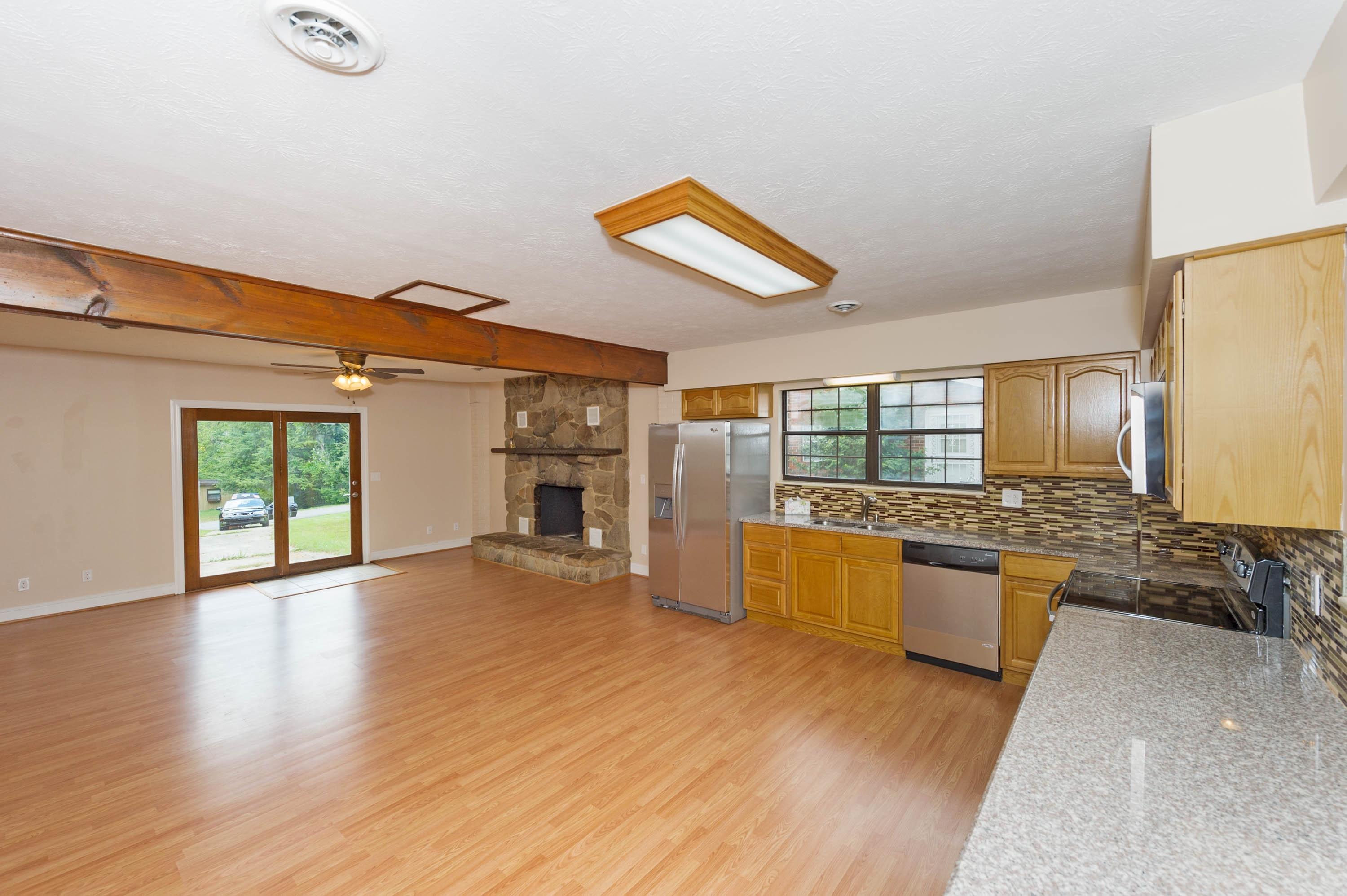 209 South High Knob Road La Follette, TN 37766 - Photo 3 of 16 _F323443-Edit