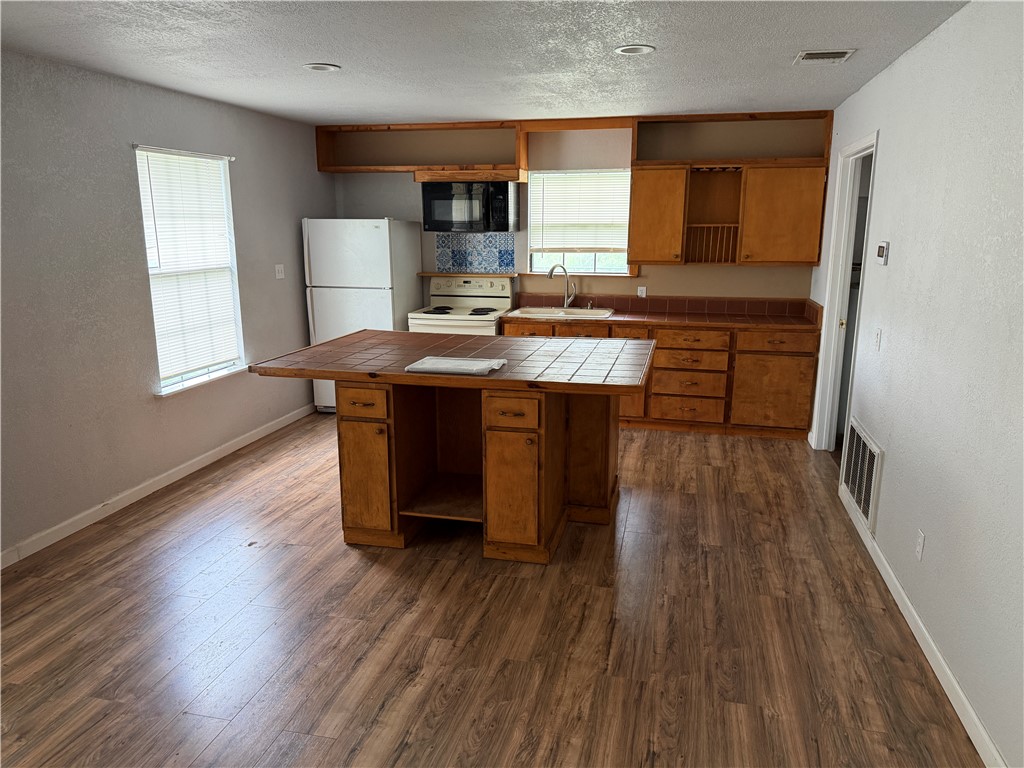 121 Lauryn Street Three Rivers, TX 78071 - Photo 3 of 11