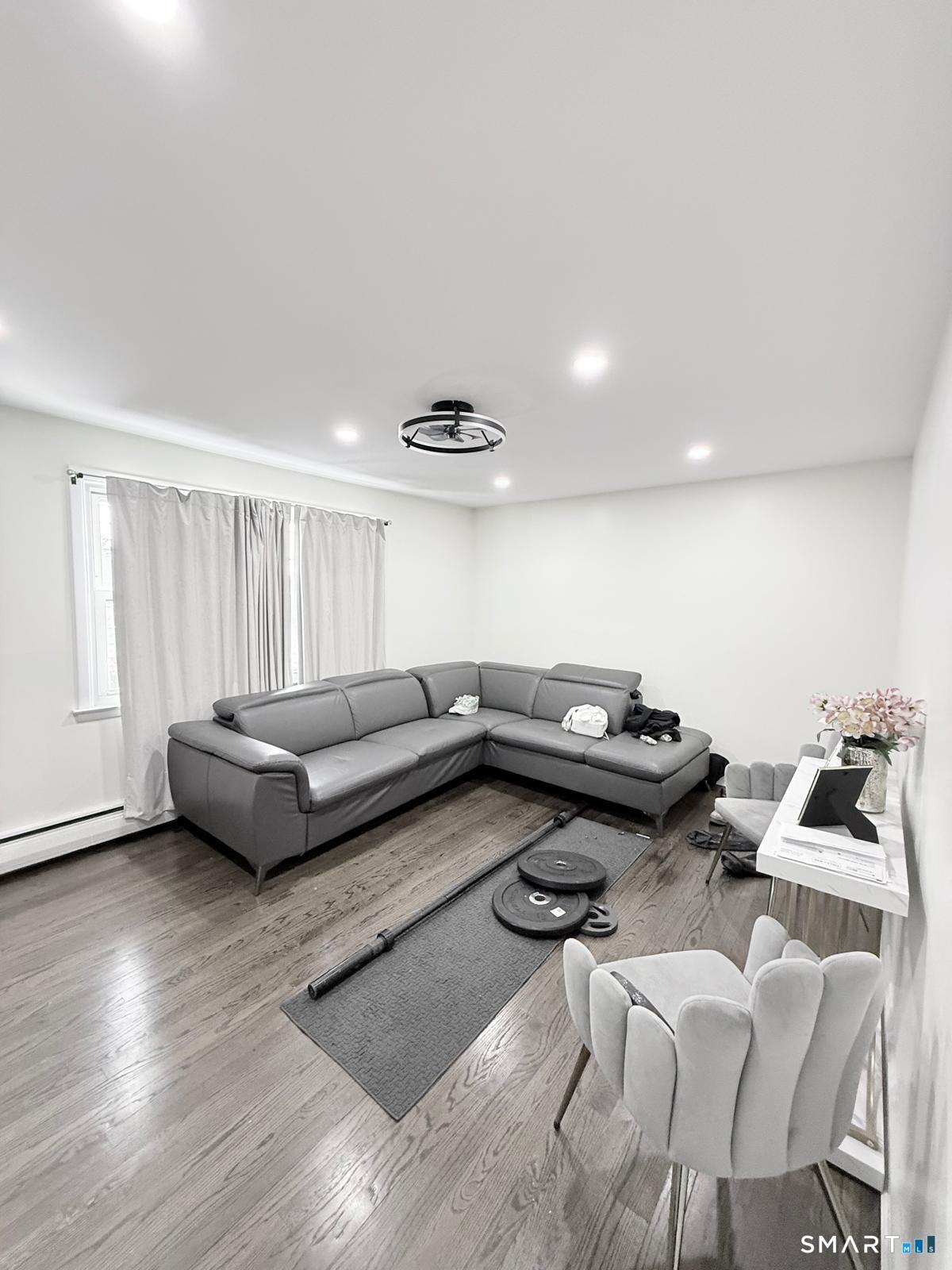 243 Sunshine Circle Bridgeport, CT 06606 - Photo 2 of 6