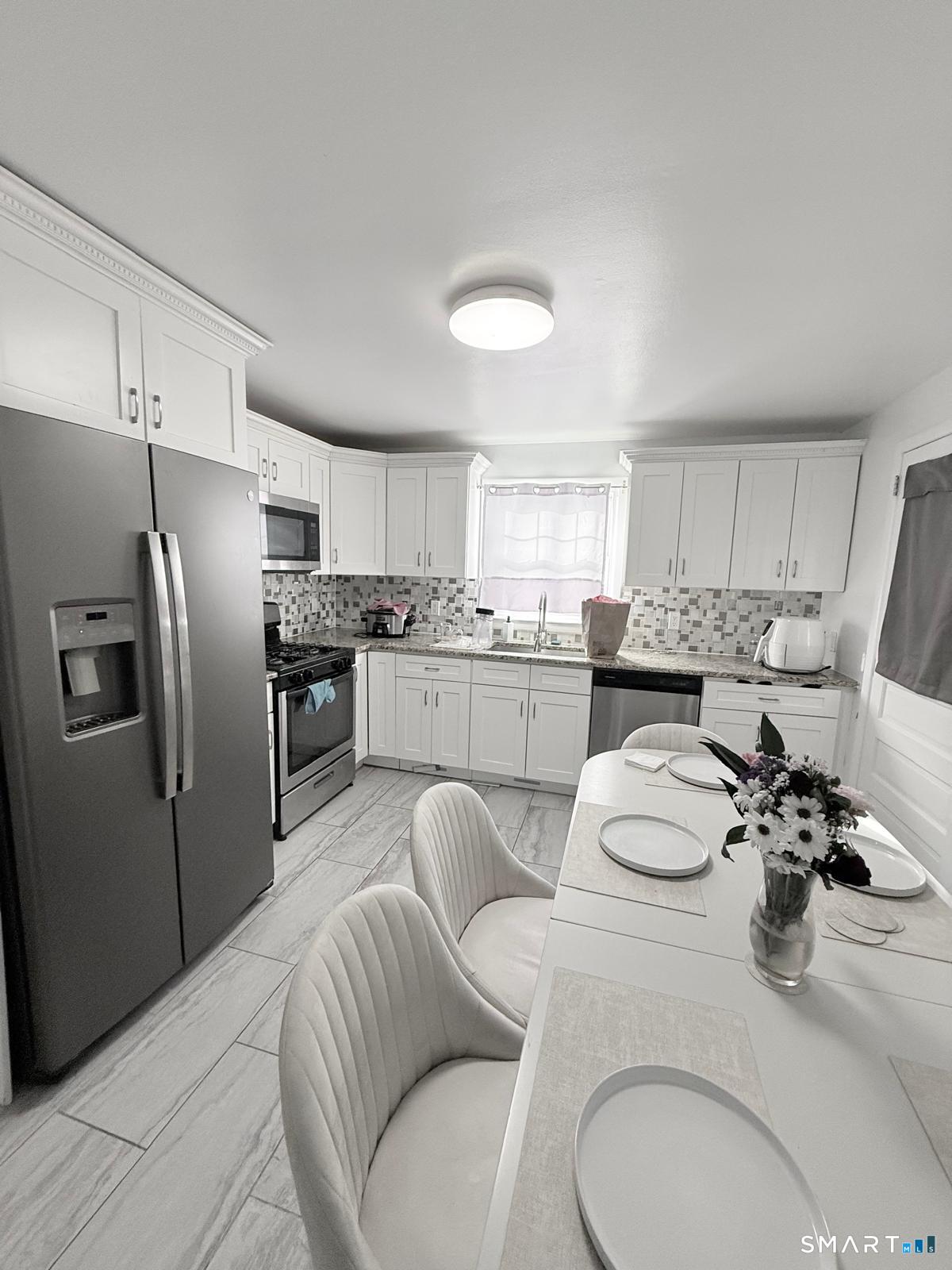 243 Sunshine Circle Bridgeport, CT 06606 - Photo 4 of 6