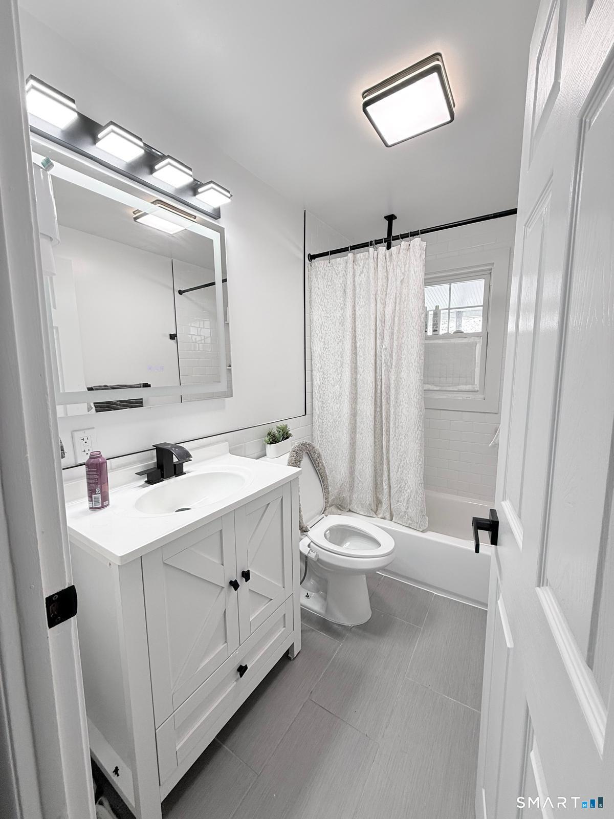 243 Sunshine Circle Bridgeport, CT 06606 - Photo 5 of 6