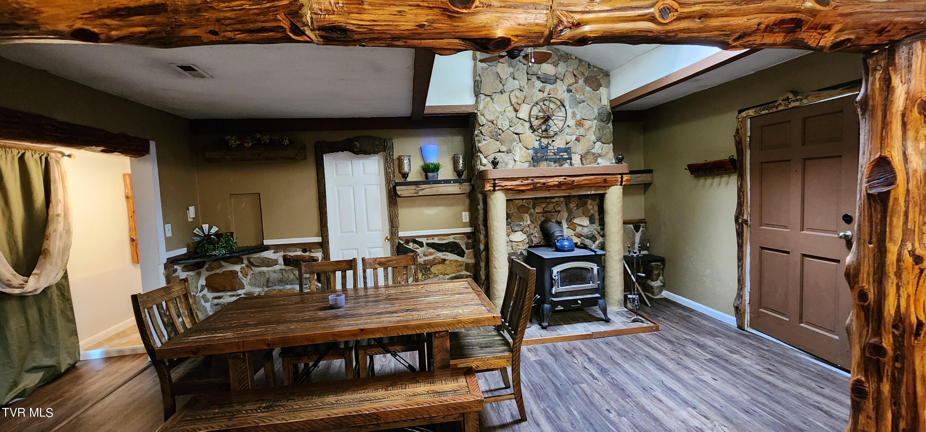 330 Sneed Hill Road Elizabethton, TN 37643 - Photo 4 of 39 20240522_182011
