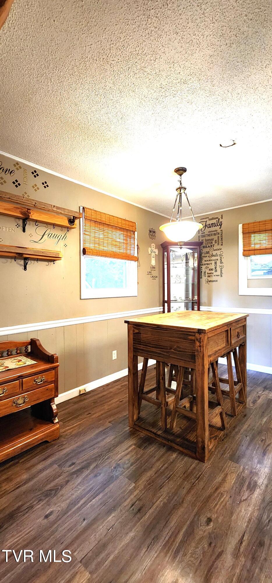 330 Sneed Hill Road Elizabethton, TN 37643 - Photo 8 of 39 20240522_182427