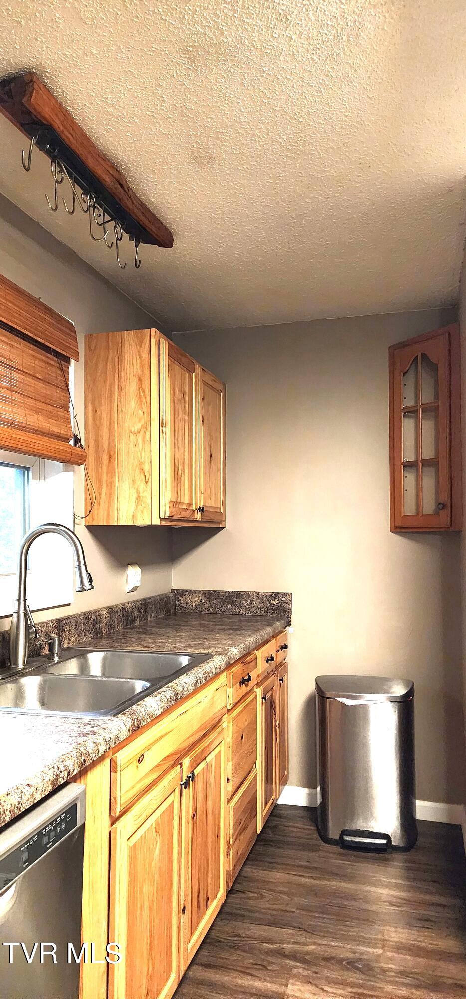 330 Sneed Hill Road Elizabethton, TN 37643 - Photo 10 of 39 20240522_182907
