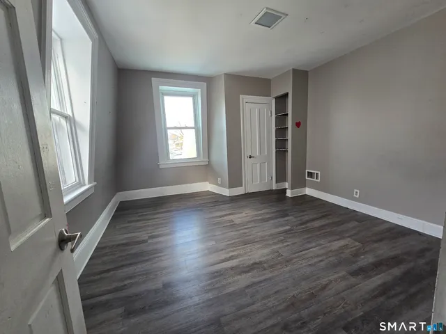 $2,800 | 106 Hanover Street, Bridgeport, CT 06604