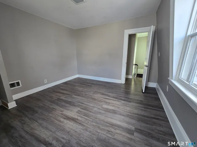 $2,800 | 106 Hanover Street, Bridgeport, CT 06604