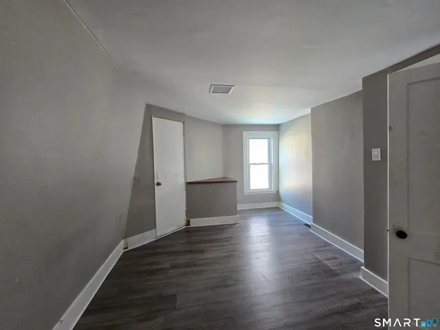 $2,800 | 106 Hanover Street, Bridgeport, CT 06604