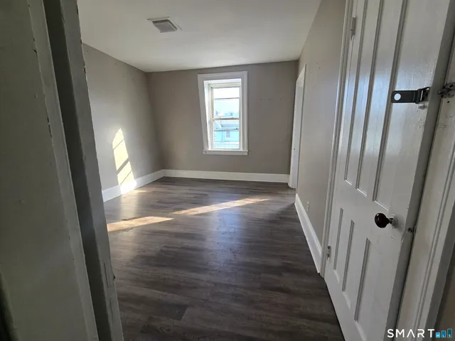 $2,800 | 106 Hanover Street, Bridgeport, CT 06604