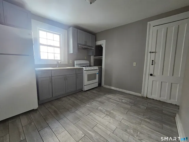 $2,800 | 106 Hanover Street, Bridgeport, CT 06604