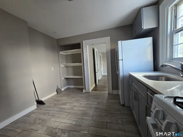 $2,800 | 106 Hanover Street, Bridgeport, CT 06604