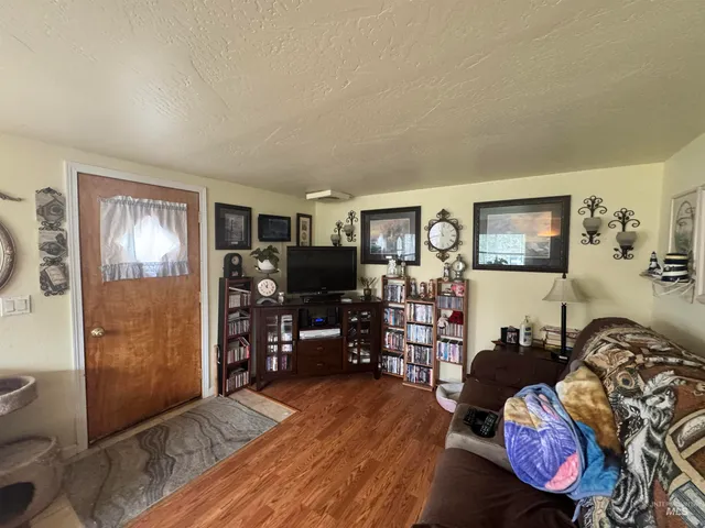 $209,900 | 198 2nd Avenue South, Hagerman, ID 83332