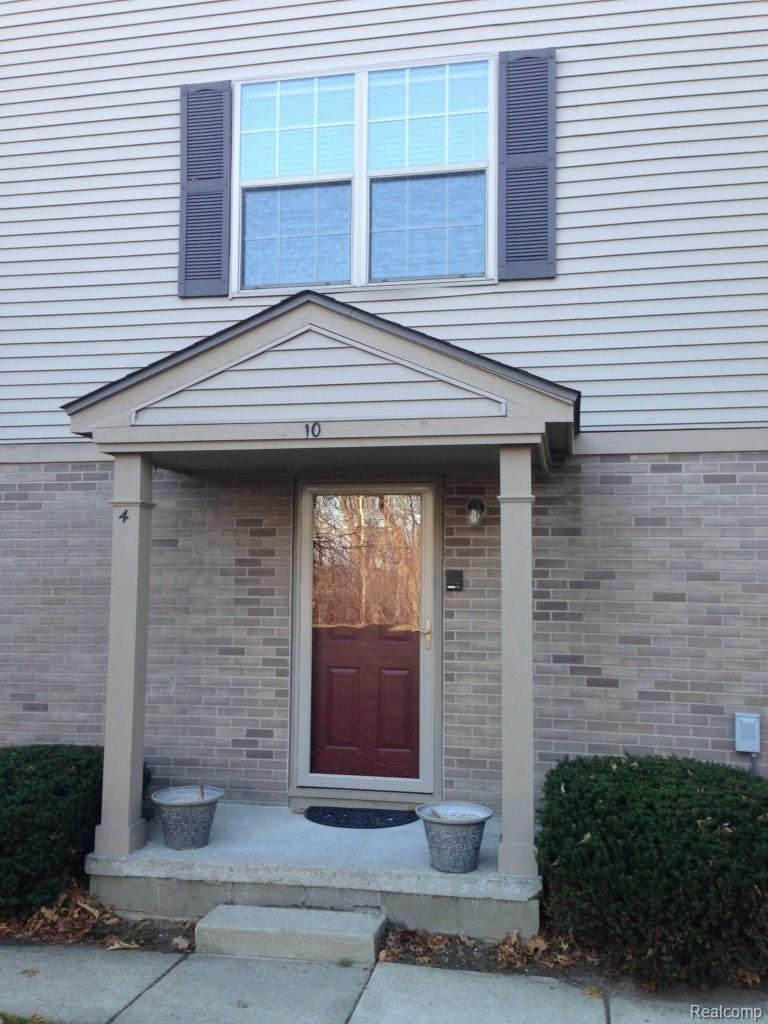 10 Pine Tree Ridge, Unit 4 Waterford, MI 48327 - Photo 1 of 12 front door.jpg