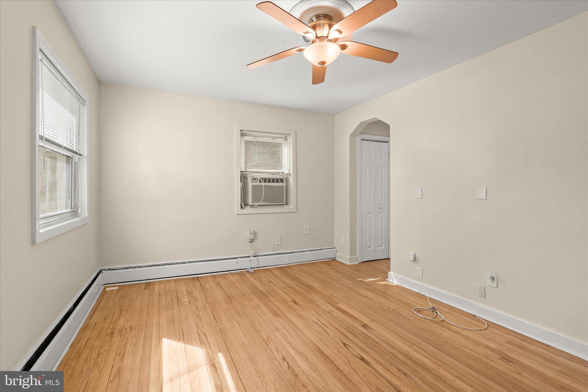 218 Kuethe Road Glen Burnie, MD 21060 - Photo 4 of 31 Living Room
