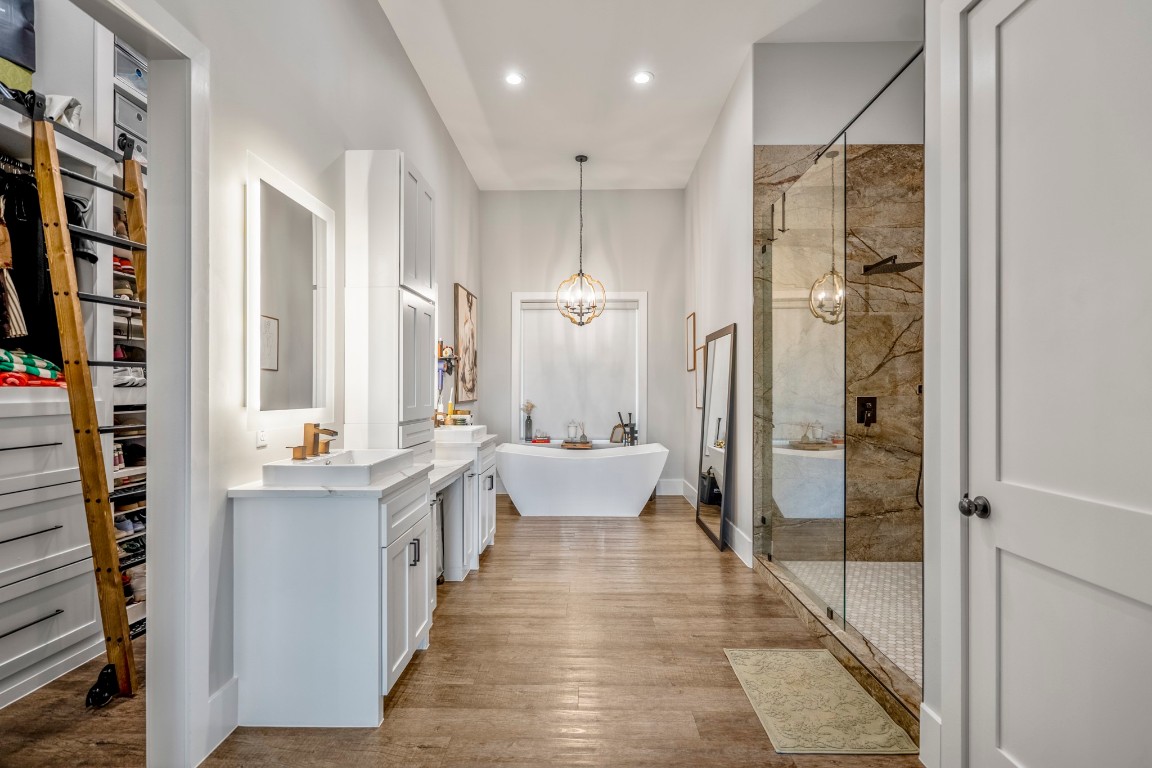 14972 Quinette Road Conroe, TX 77302 - Photo 15 of 50 Primary bathroom