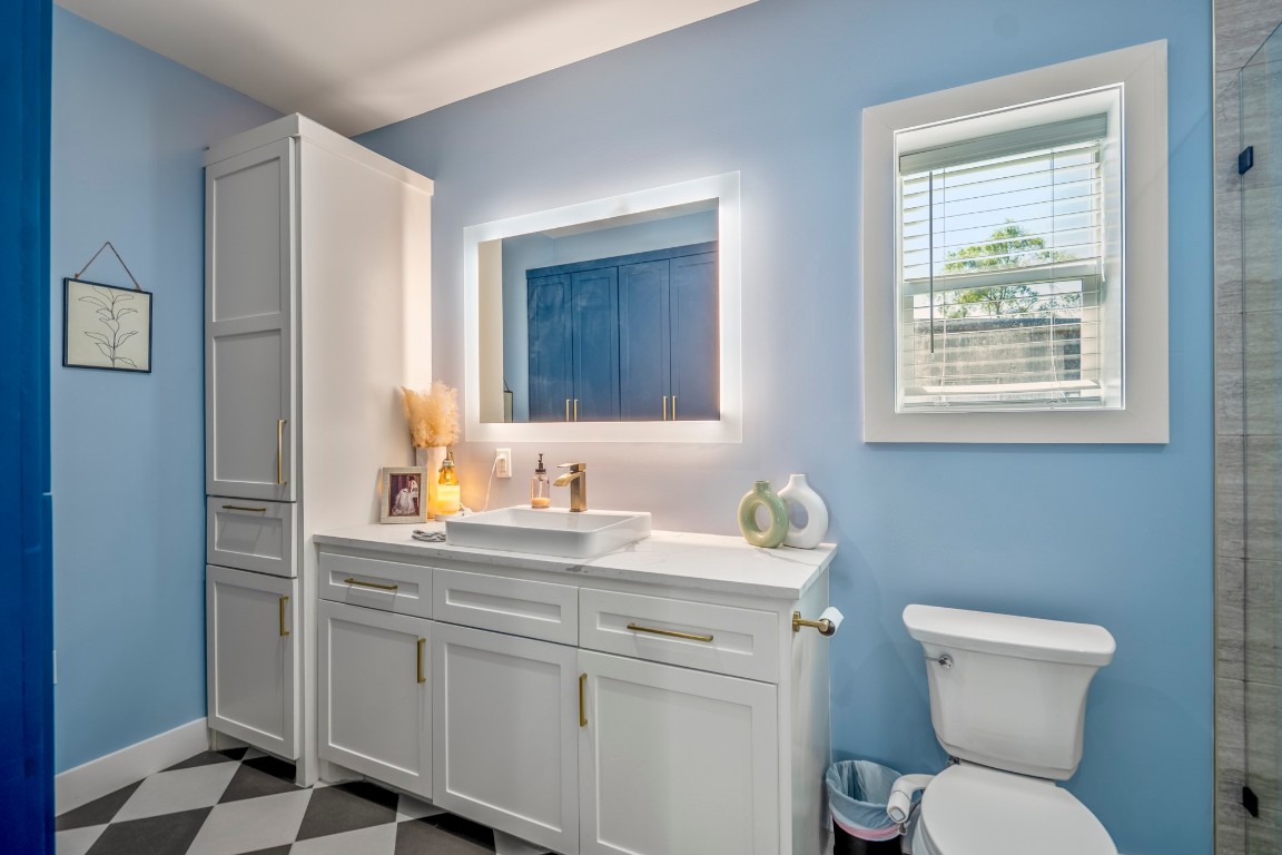 14972 Quinette Road Conroe, TX 77302 - Photo 35 of 50 Guest house bathroom