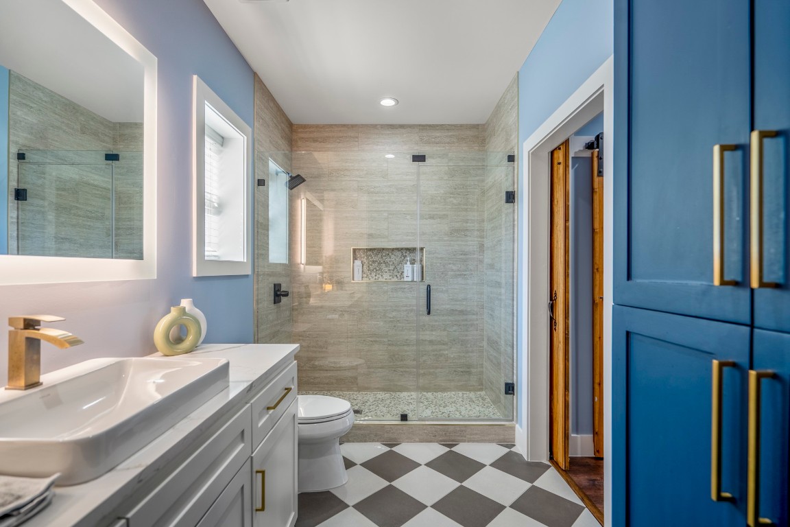 14972 Quinette Road Conroe, TX 77302 - Photo 36 of 50 Guest house bathroom