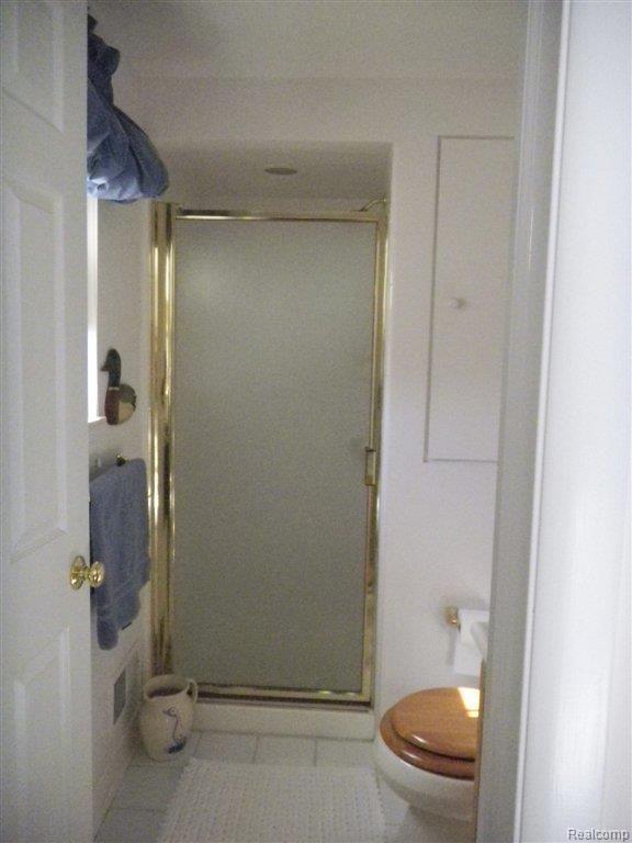 1858 Allenway Court, Unit 70 Rochester, MI 48309 - Photo 15 of 25 Shower