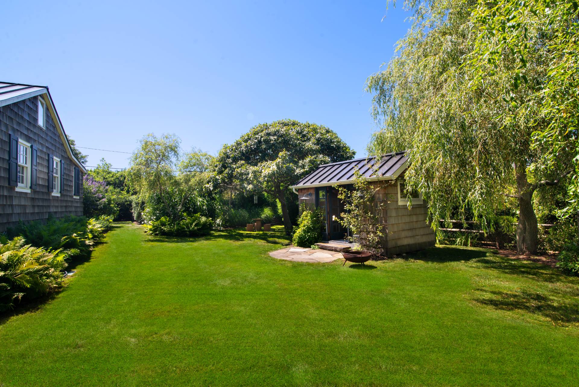 12 Jackson Road Montauk, NY 11954 - Photo 24 of 36 a garden view with a sitting space