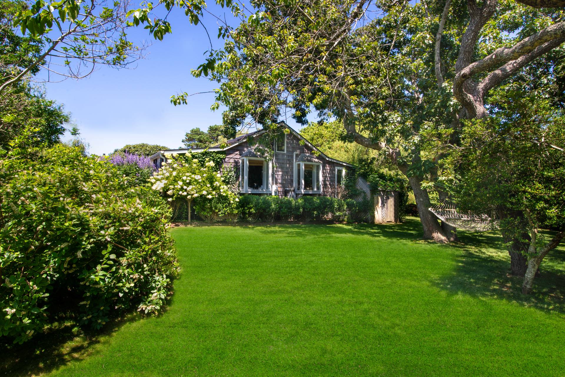 12 Jackson Road Montauk, NY 11954 - Photo 29 of 36 a front view of a house with garden