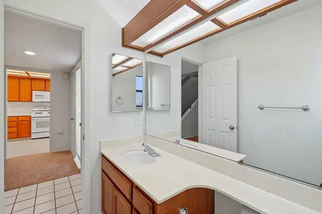 $300,000 | 6880 Calvine Road, Sacramento, CA 95823