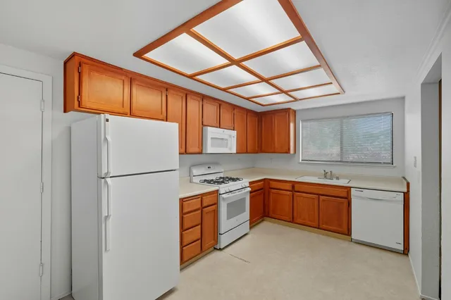 $300,000 | 6880 Calvine Road, Sacramento, CA 95823