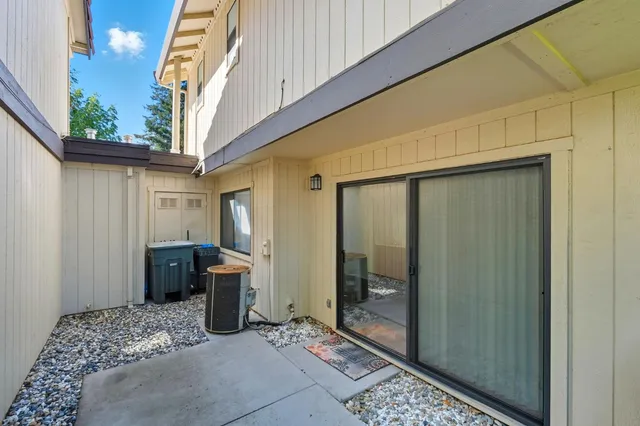 $300,000 | 6880 Calvine Road, Sacramento, CA 95823