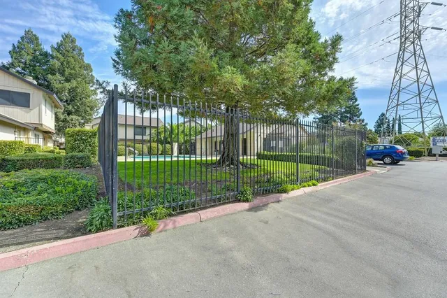 $300,000 | 6880 Calvine Road, Sacramento, CA 95823