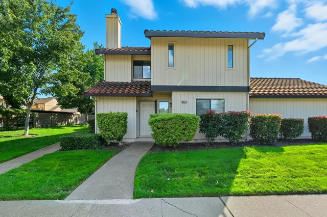 $300,000 | 6880 Calvine Road, Sacramento, CA 95823