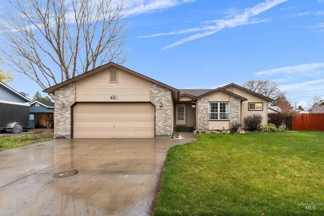 $329,900 | 1430 Rosewood Street, Mountain Home, ID 83647
