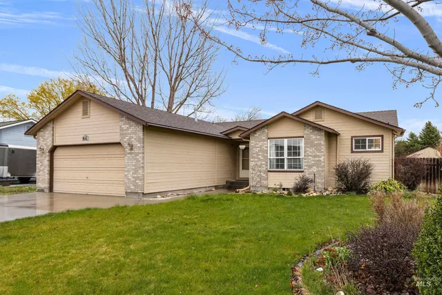 $329,900 | 1430 Rosewood Street, Mountain Home, ID 83647