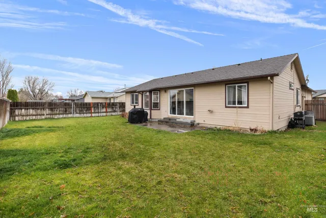 $329,900 | 1430 Rosewood Street, Mountain Home, ID 83647