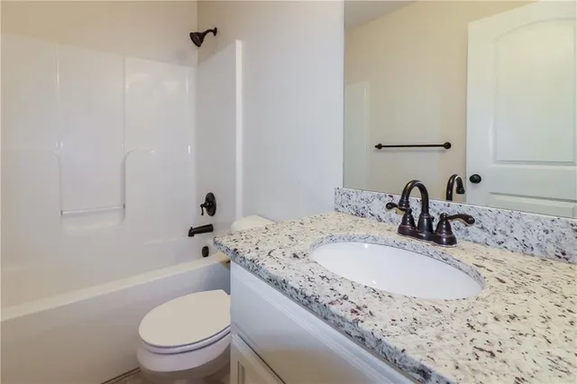 $2,260 | 421 Sunflower Drive, Raymore, MO 64083