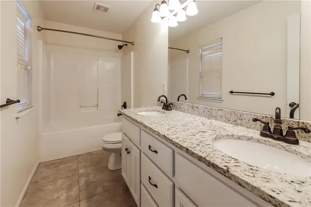 $2,260 | 421 Sunflower Drive, Raymore, MO 64083