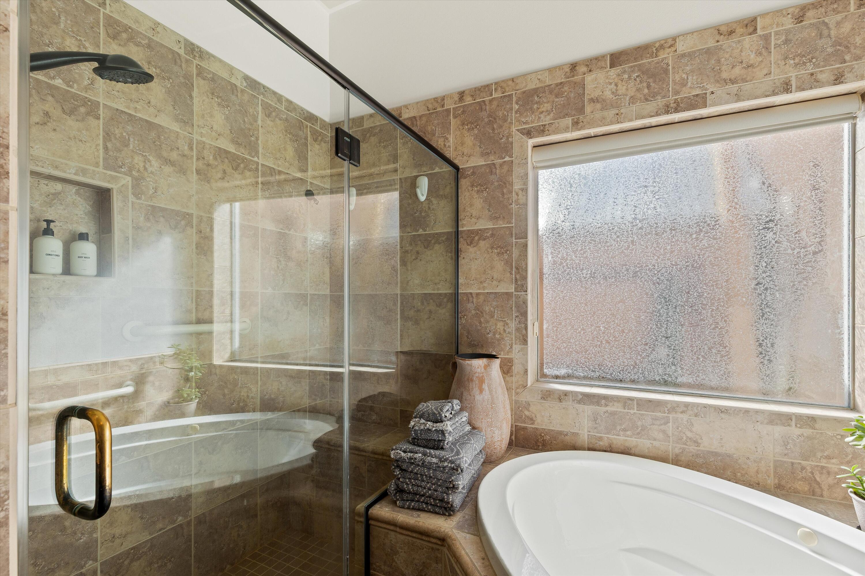 60377 Pueblo Trail Joshua Tree, CA 92252 - Photo 25 of 57 a bathroom with a sink and a bathtub